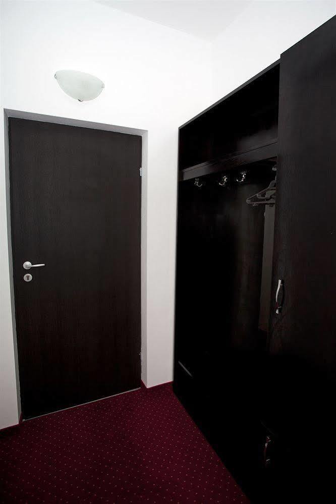 Hotel Terra 오라데아 외부 사진